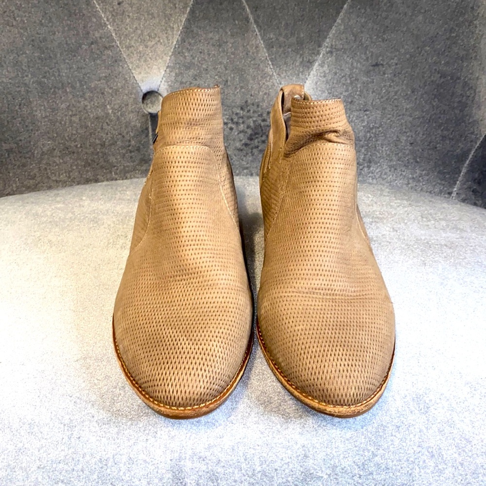 Gianna Bini ankle booties